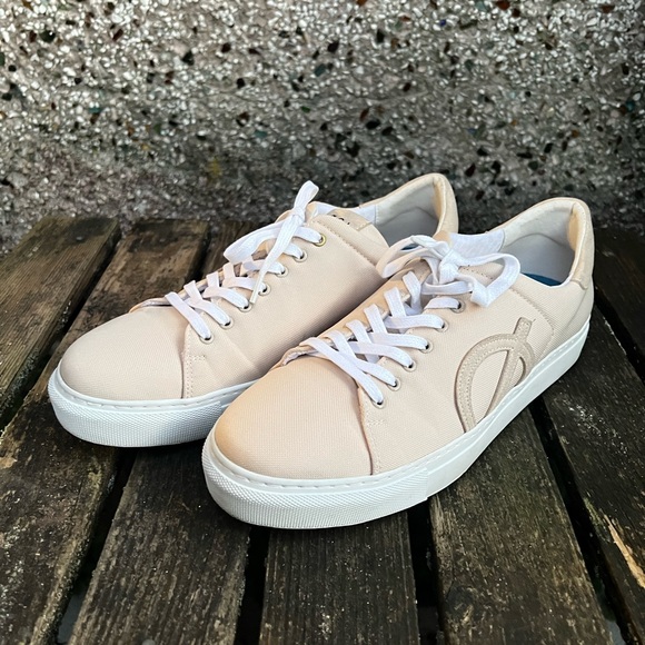 LOCI sz 41 vegan low-top casual sneakers, water resistant, made in Portugal, EUC - Picture 1 of 8